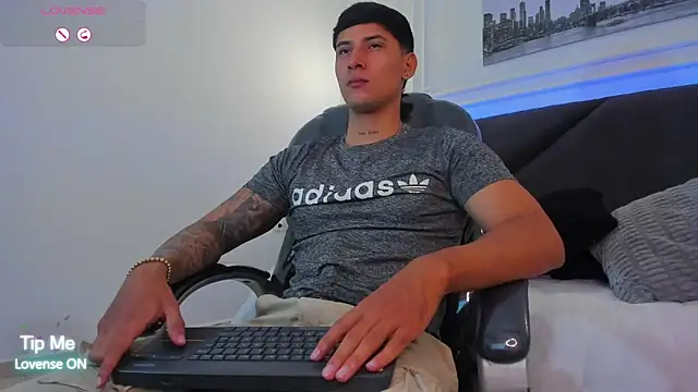 Snapshot of Damian23__ chatting on February 2026 01:21:02 PM Damian23 online show from February 2026 01:21:02 PM