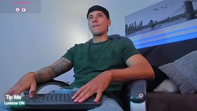 Snapshot of Damian23__ chatting on February 2026 10:53:02 AM Damian23 online show from February 2026 10:53:02 AM