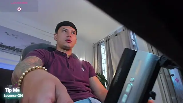 Snapshot of Damian23__ chatting on February 2026 12:32:02 PM Damian23 online show from February 2026 12:32:02 PM