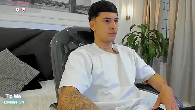 Snapshot of Damian23__ chatting on February 2026 12:34:01 PM Damian23 online show from February 2026 12:34:01 PM