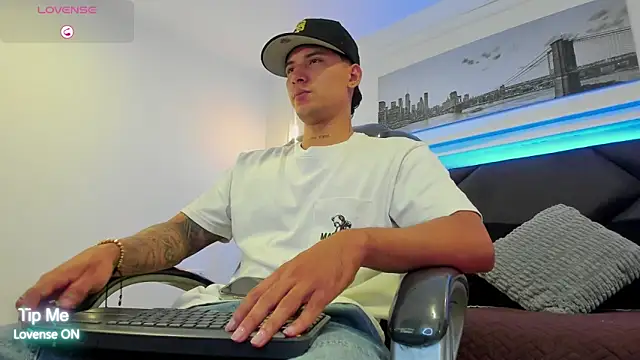 Snapshot of Damian23__ chatting on February 2026 11:29:02 AM Damian23 online show from February 2026 11:29:02 AM