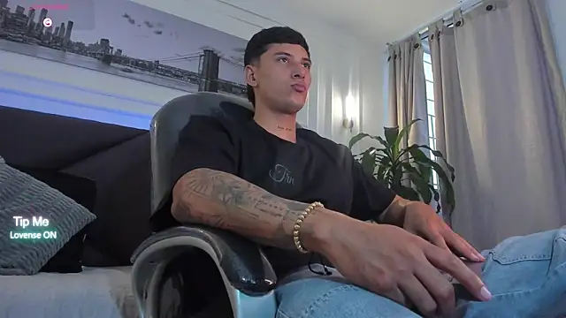 Snapshot of Damian23__ chatting on March 2026 08:22:02 PM Damian23 online show from March 2026 08:22:02 PM