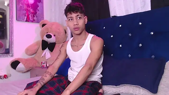 Sexys Boys Hot1 online show from September 2025 01:18:01 AM