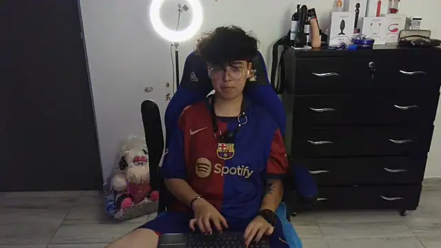 thomascooper7 online show from February 2025 11:55:01 PM