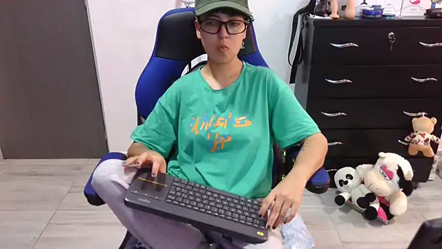 Snapshot of thomascooper7 chatting on December 2025 06:45:01 PM thomascooper7 online show from December 2025 06:45:01 PM