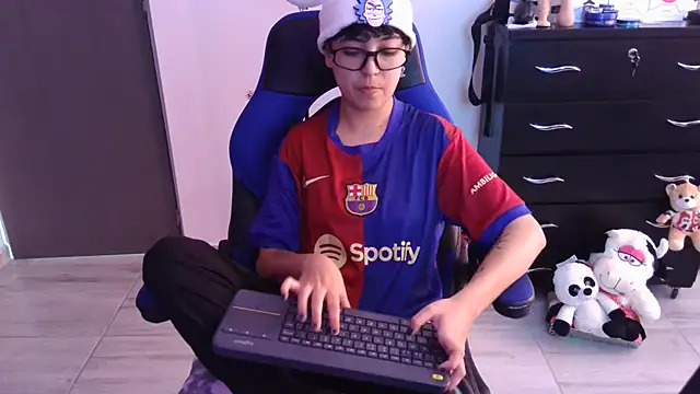 Snapshot of thomascooper7 chatting on December 2025 05:07:02 PM thomascooper7 online show from December 2025 05:07:02 PM