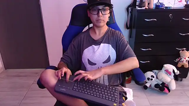 Snapshot of thomascooper7 chatting on December 2025 07:20:01 PM thomascooper7 online show from December 2025 07:20:01 PM