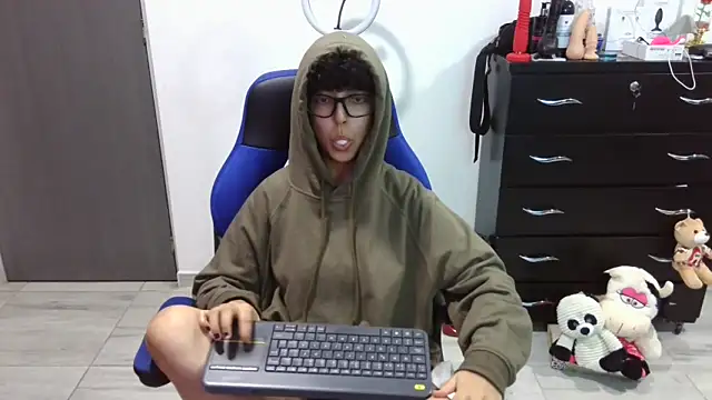 thomascooper7 online show from March 2026 11:32:01 PM