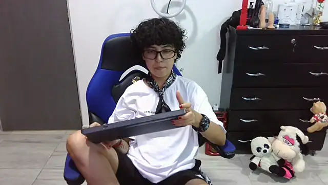 thomascooper7 online show from March 2026 07:35:01 PM