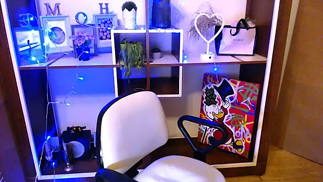 LaimaV  online show from December 2024 01:54:02 PM