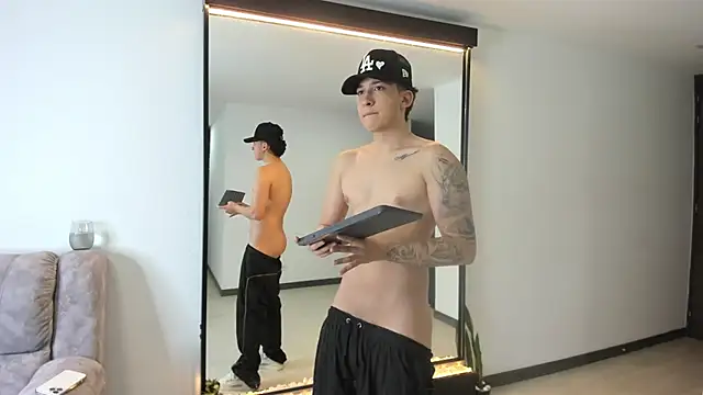 Snapshot of emmanuel_scor chatting on October 2025 12:29:05 AM emmanuel scor online show from October 2025 12:29:05 AM