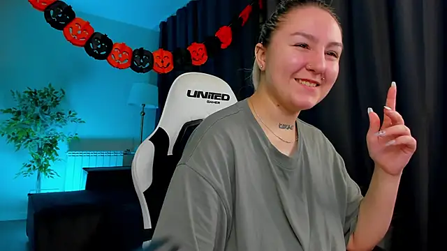 Debbie Taylor online show from October 2025 03:02:01 PM