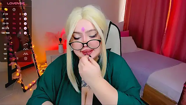 Snapshot of love_insidee chatting on February 2025 11:33:01 AM love insidee online show from February 2025 11:33:01 AM