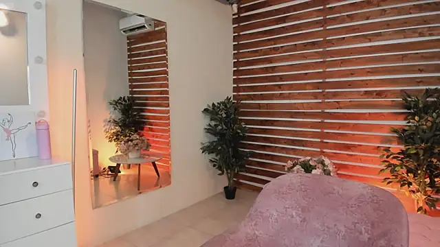 Sapphire Venuss online show from January 2025 10:10:01 PM