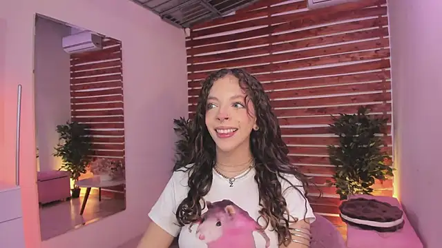 Sapphire Venuss online show from September 2025 02:00:02 AM