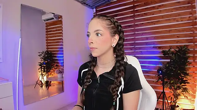 Sapphire Venuss online show from April 2026 12:47:01 AM