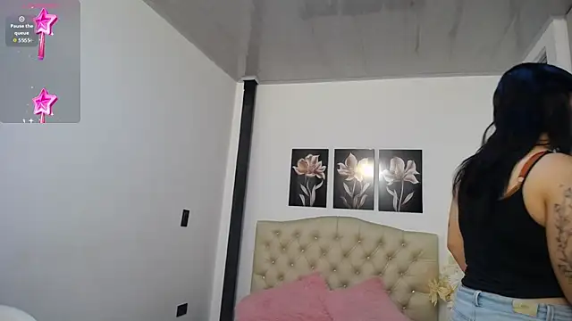 lily f00x online show from April 2026 12:32:02 PM