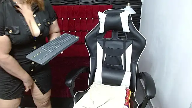 Snapshot of PervertedMature chatting on January 2025 06:42:01 AM PervertedMature online show from January 2025 06:42:01 AM