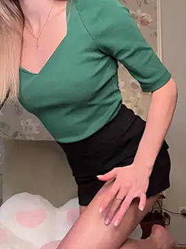 Tiffanyhunt online show from October 2025 01:25:02 PM