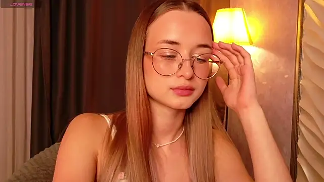 Tiffanyhunt online show from November 2025 02:20:02 PM