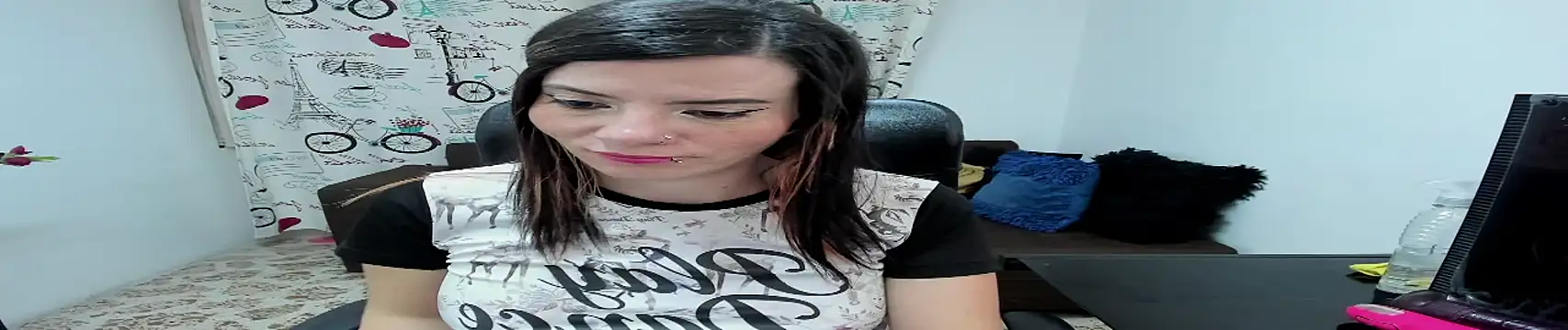 DanaaRey online show from November 2025 04:41:01 PM