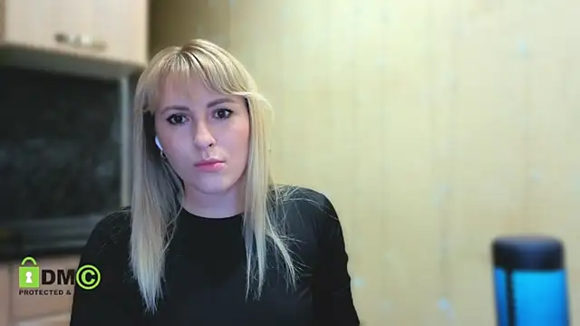 Snapshot of Smoorodinkaa chatting on May 2026 07:44:01 PM Smoorodinkaa online show from May 2026 07:44:01 PM