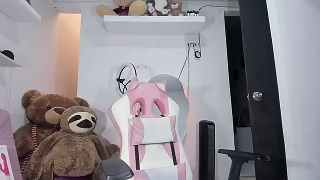 Snapshot of emily_palmeer chatting on January 2025 11:32:02 AM emily palmeer online show from January 2025 11:32:02 AM