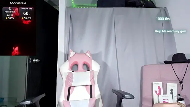 Snapshot of emily_palmeer chatting on January 2025 09:19:02 AM emily palmeer online show from January 2025 09:19:02 AM