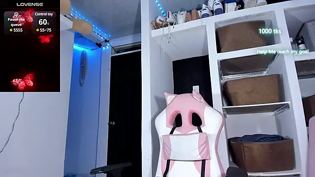 Snapshot of emily_palmeer chatting on February 2025 09:13:02 AM emily palmeer online show from February 2025 09:13:02 AM