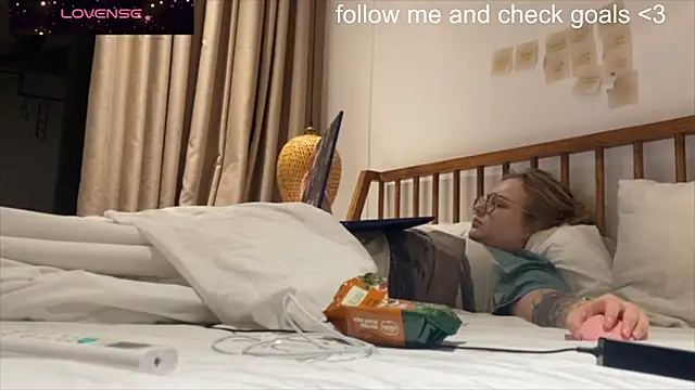 JacyWinslat online show from December 2025 05:42:01 PM