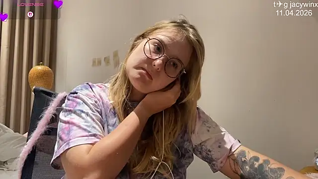 JacyWinslat online show from April 2026 01:15:02 PM