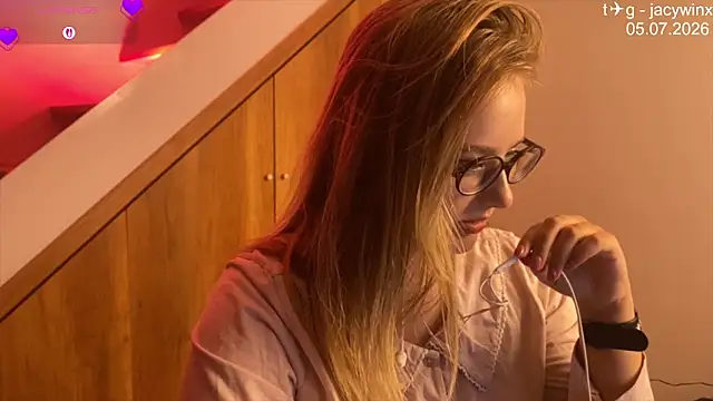 JacyWinslat online show from July 2026 07:32:01 PM