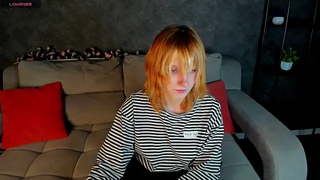 Snapshot of Little_Chips chatting on April 2026 05:28:01 PM Little Chips online show from April 2026 05:28:01 PM