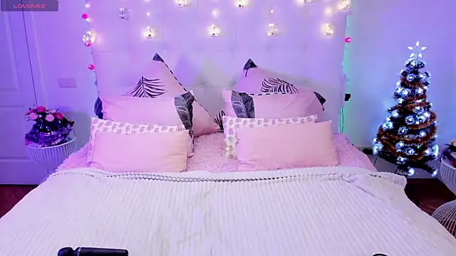 JulieTaylors online show from December 2024 01:44:01 PM