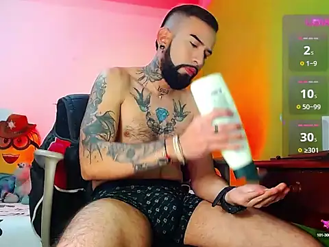 Snapshot of Diilanhott chatting on December 2024 10:13:02 PM Diilanhott online show from December 2024 10:13:02 PM