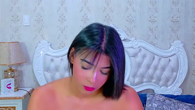 Snapshot of TiaraRosse chatting on October 2025 04:34:01 AM TiaraRosse online show from October 2025 04:34:01 AM