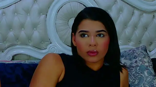 Snapshot of TiaraRosse chatting on October 2025 05:10:02 AM TiaraRosse online show from October 2025 05:10:02 AM
