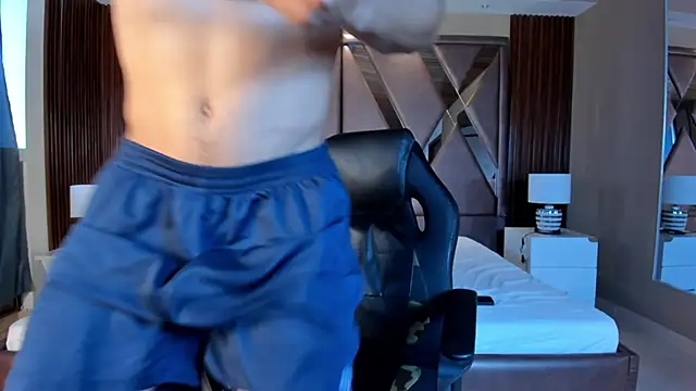 Snapshot of Aaron_Scoot chatting on December 2024 09:06:02 PM Aaron Scoot online show from December 2024 09:06:02 PM