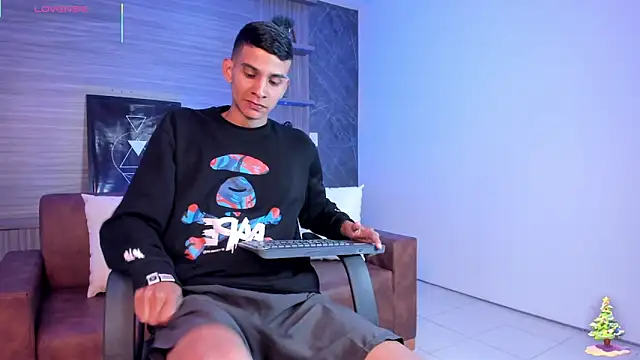 Aaron Scoot online show from December 2025 11:38:02 AM