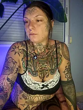 Snapshot of lizzardqueeen chatting on October 2025 12:22:02 AM lizzardqueeen online show from October 2025 12:22:02 AM