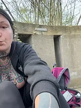 lizzardqueeen online show from April 2026 02:07:01 PM