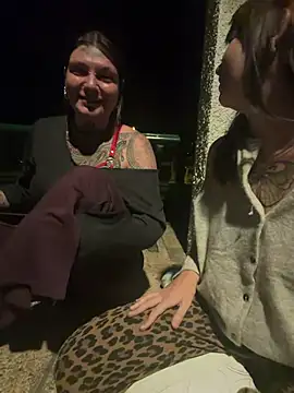 Snapshot of lizzardqueeen chatting on April 2026 02:51:02 AM lizzardqueeen online show from April 2026 02:51:02 AM