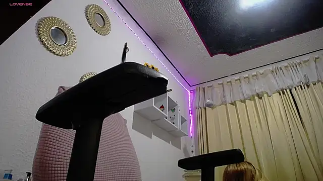 Soffy-brooks online show from December 2024 07:58:02 AM