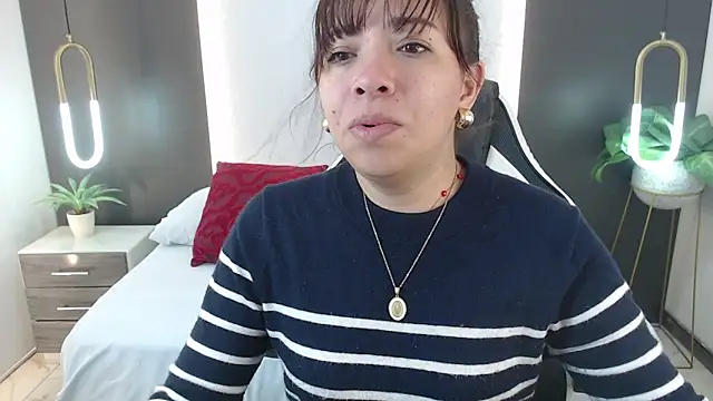 Snapshot of alma_fenix chatting on December 2024 12:24:01 PM alma fenix online show from December 2024 12:24:01 PM