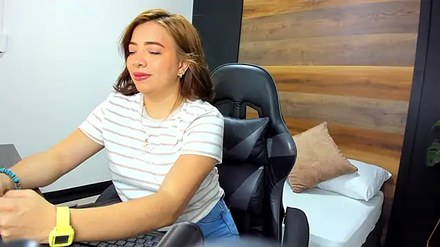 Snapshot of alma_fenix chatting on September 2025 06:53:01 PM alma fenix online show from September 2025 06:53:01 PM