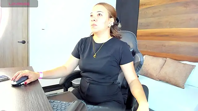 Snapshot of alma_fenix chatting on September 2025 12:18:01 PM alma fenix online show from September 2025 12:18:01 PM