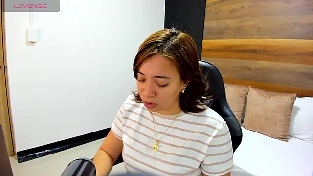 Snapshot of alma_fenix chatting on September 2025 12:30:01 PM alma fenix online show from September 2025 12:30:01 PM