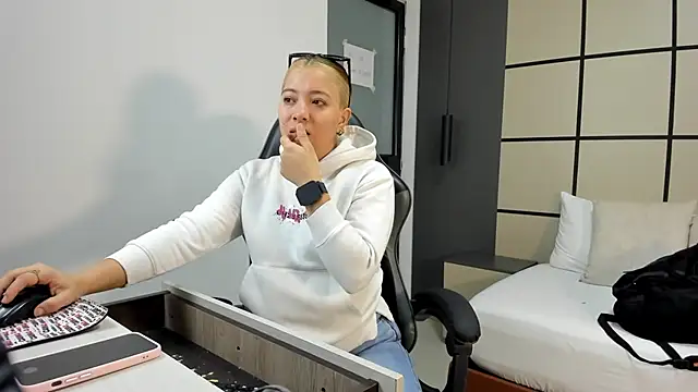 alma fenix online show from February 2026 12:22:02 PM