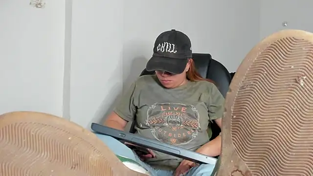 alma fenix online show from March 2026 05:02:02 AM