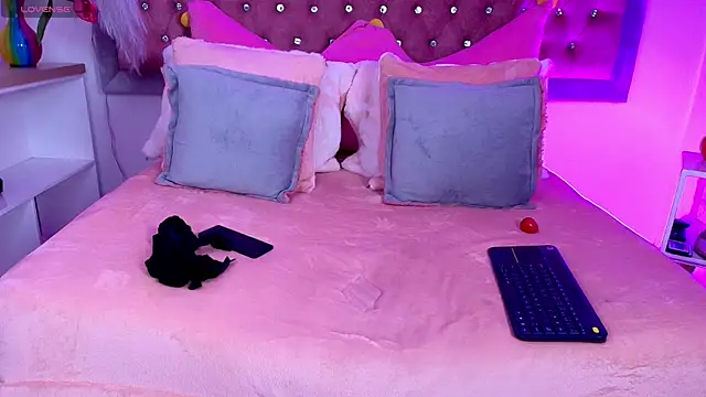 EmmaWilder online show from October 2025 09:22:01 PM